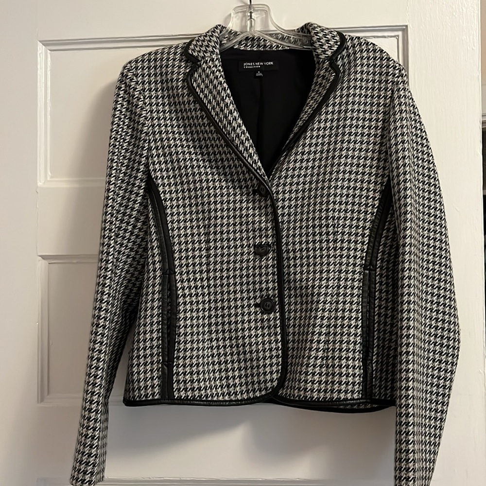 Houndstooth Jacket or blazer